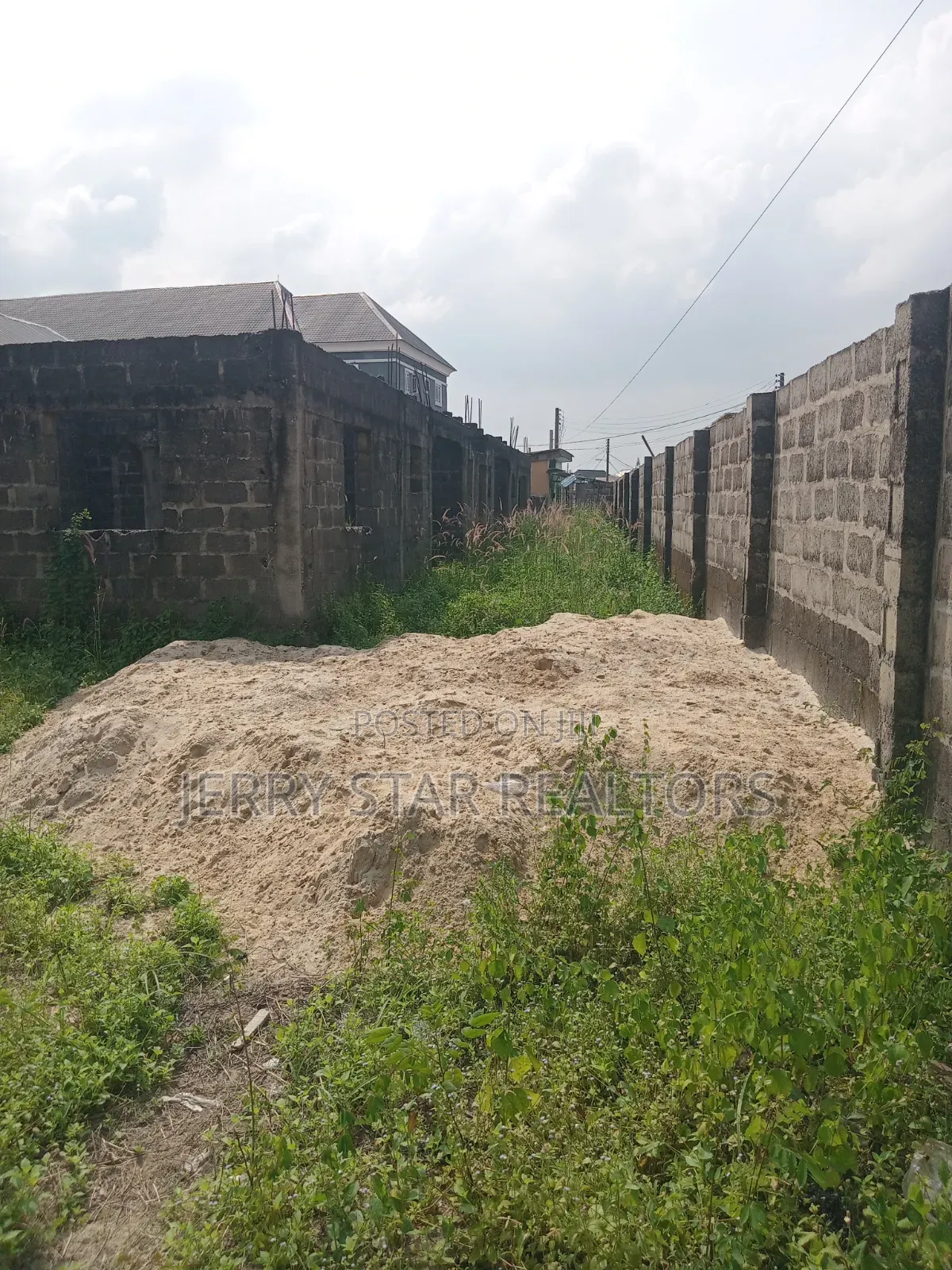 A Plot of Land – Corner Piece in Ado / Ajah