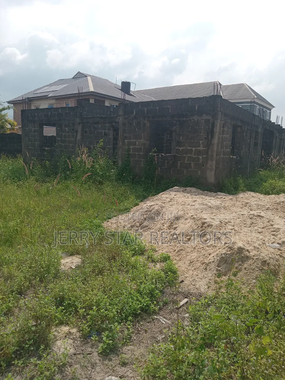 A Plot of Land – Corner Piece in Ado / Ajah