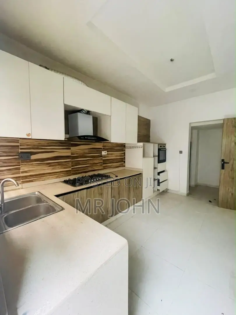4bdrm Duplex in Orchid Road Owo Pr, Lekki for rent in Lekki