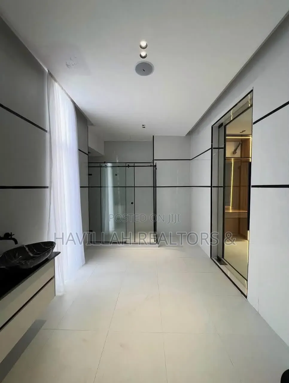 6bdrm Duplex in Osapa london for sale in Osapa london