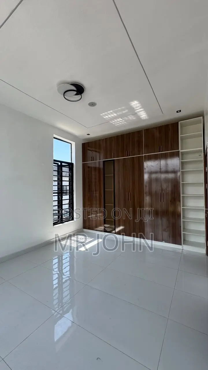 4bdrm House in Ikota Owo Pr, Lekki for rent in Lekki