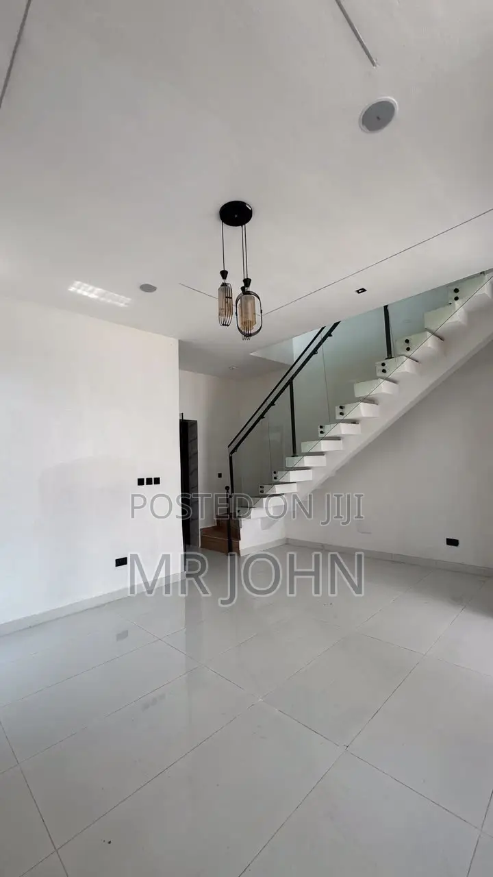4bdrm House in Ikota Owo Pr, Lekki for rent in Lekki
