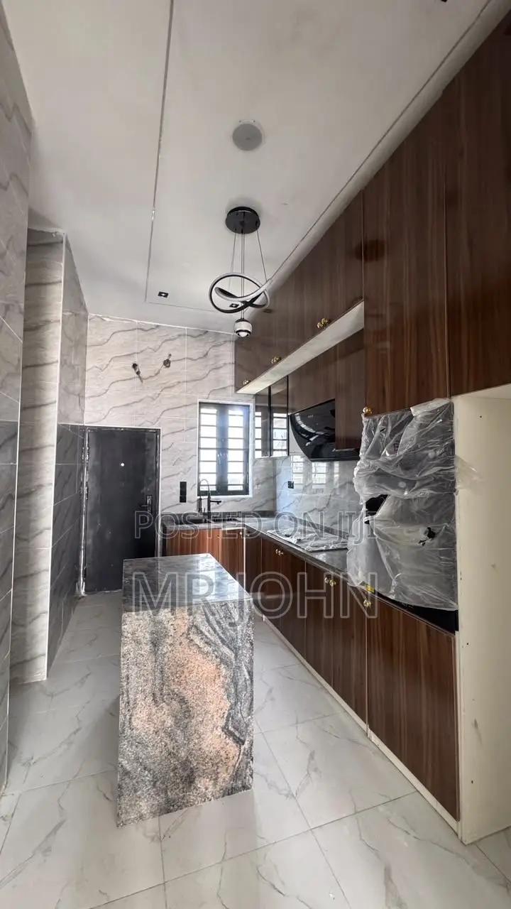 4bdrm House in Ikota Owo Pr, Lekki for rent in Lekki