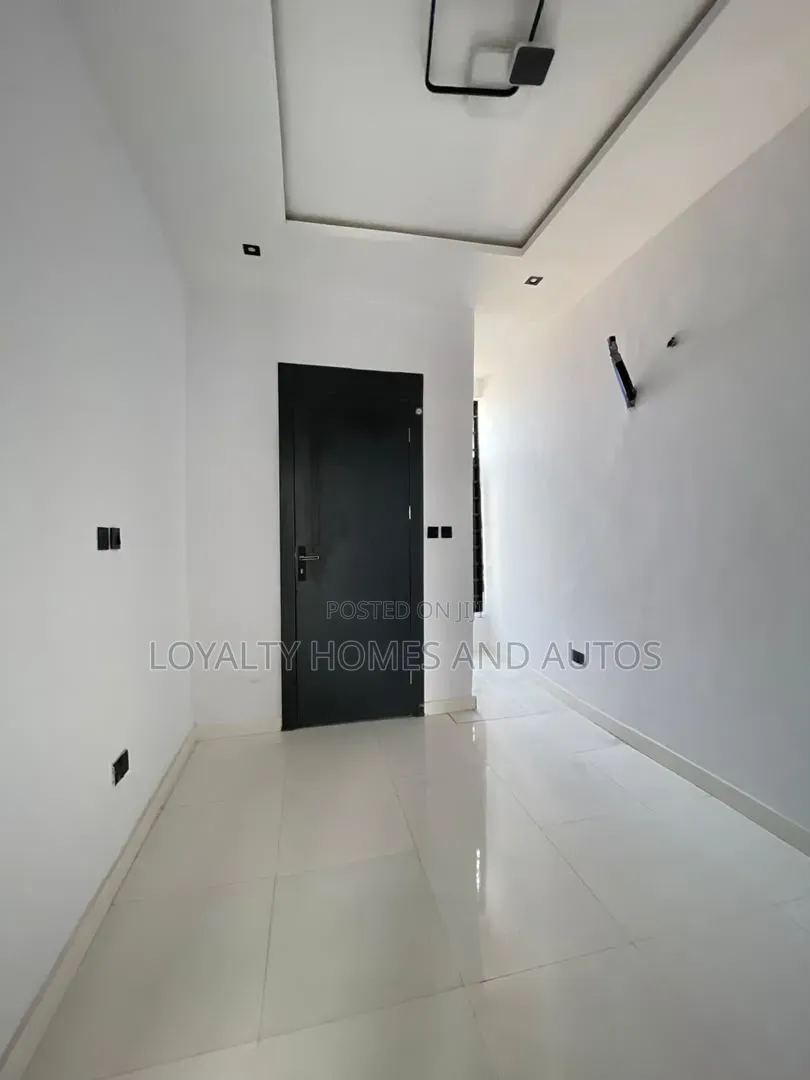 3bdrm Apartment in Omole Phase 1 for sale in Omole Phase 1