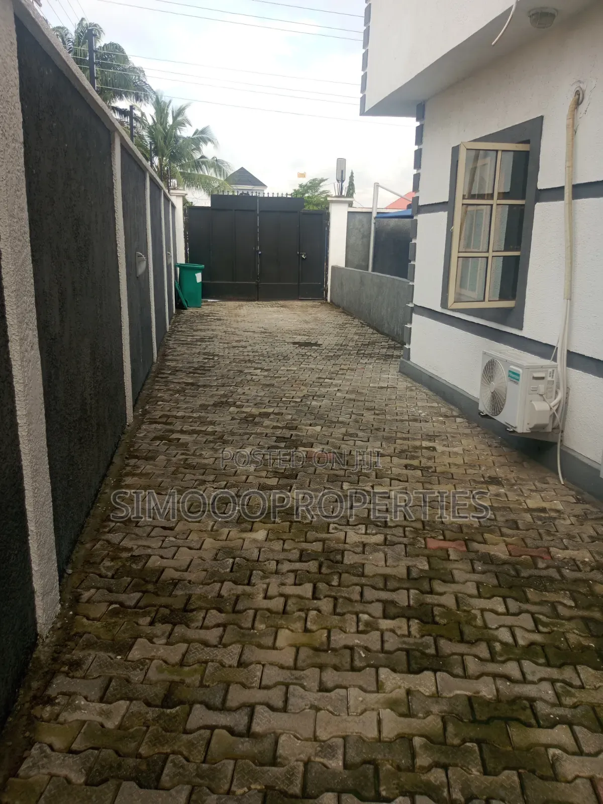 3bdrm Block of Flats in Mobile Road, Off Lekki-Epe Expressway for rent in Off Lekki-Epe Expressway