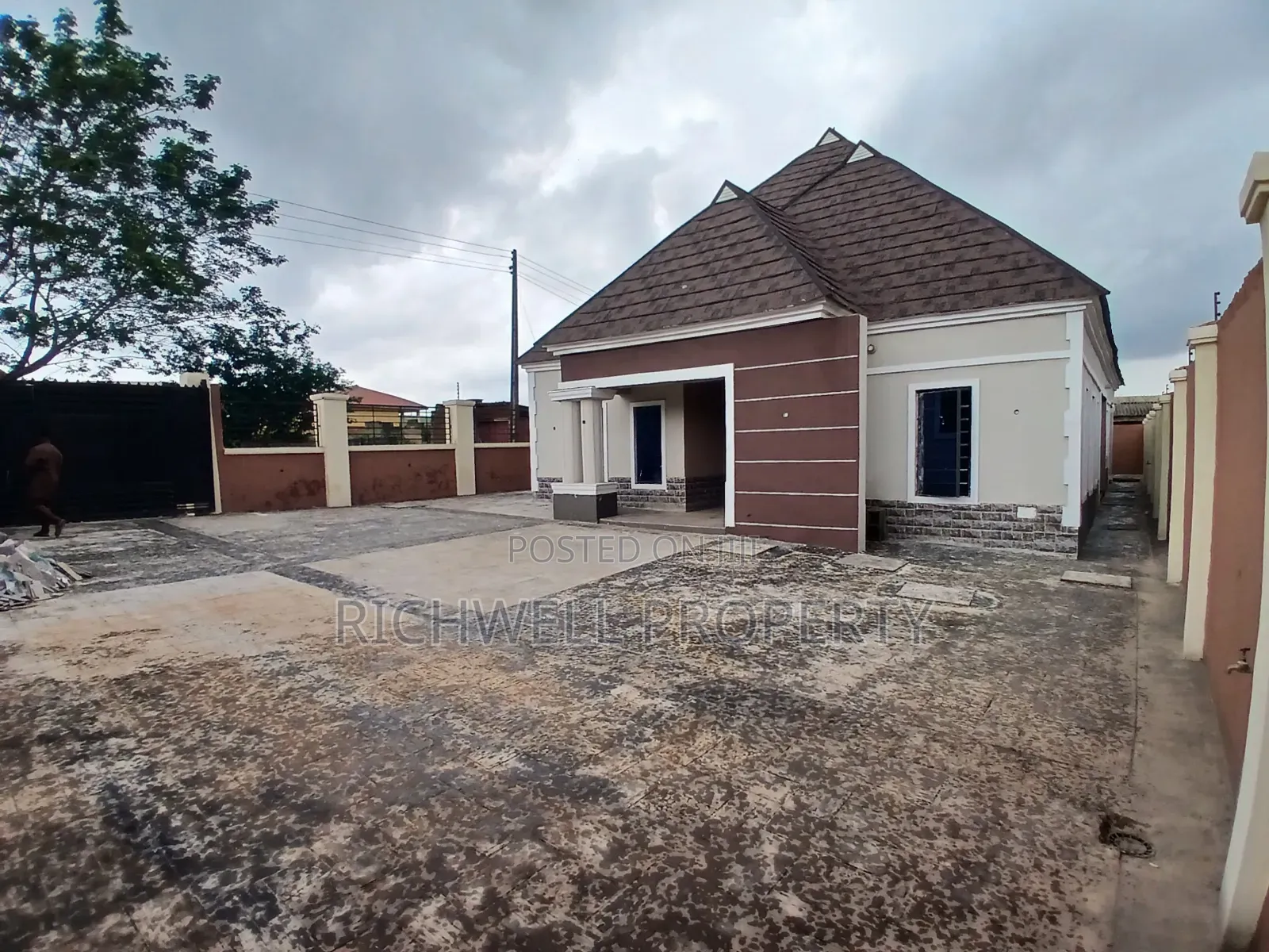 3bdrm Bungalow in Kajorepo, Orogun,, Agbowo for sale in Agbowo