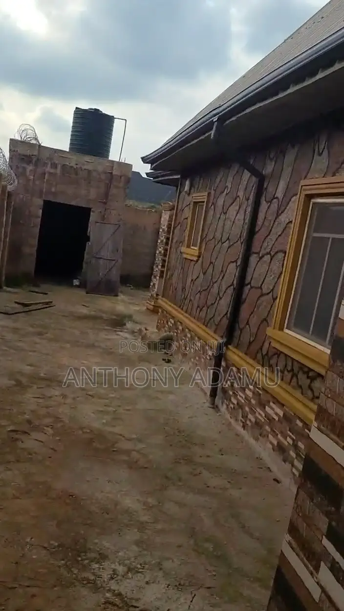 Furnished 3bdrm Block of Flats in Ekpoma for sale in Ekpoma