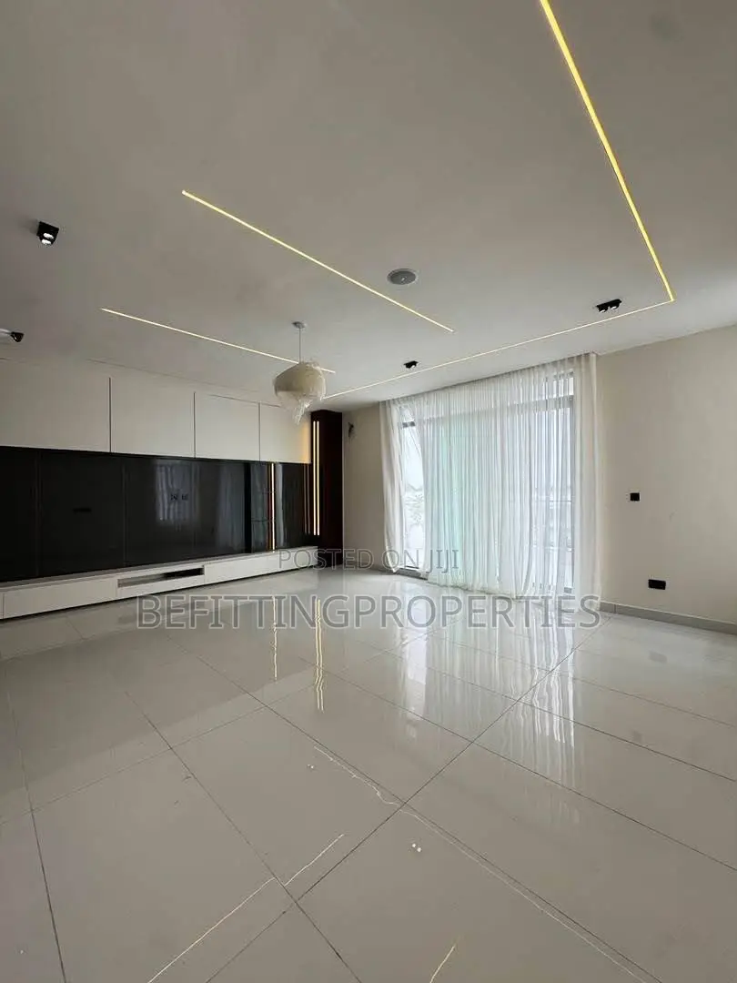 5bdrm Duplex in Chevron for sale in Chevron