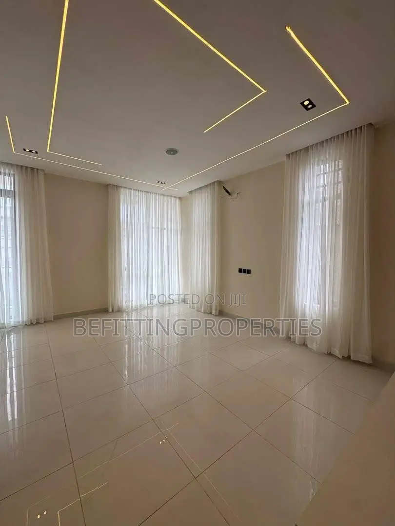 5bdrm Duplex in Chevron for sale in Chevron
