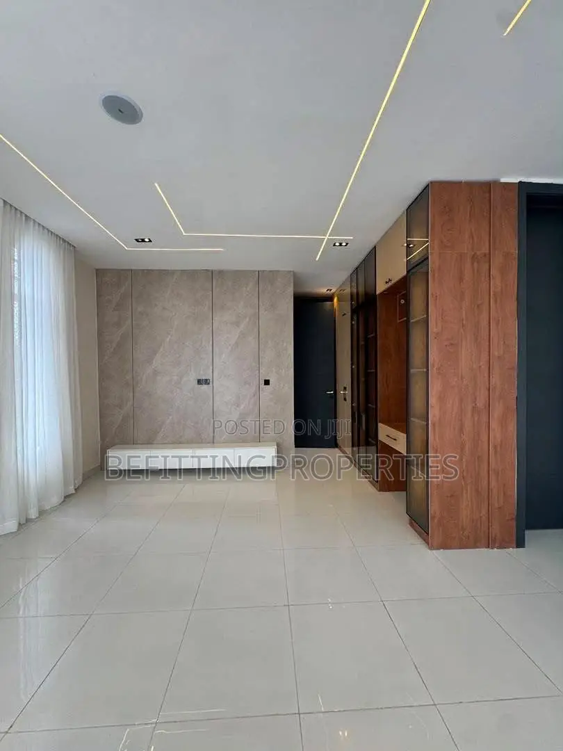 5bdrm Duplex in Chevron for sale in Chevron