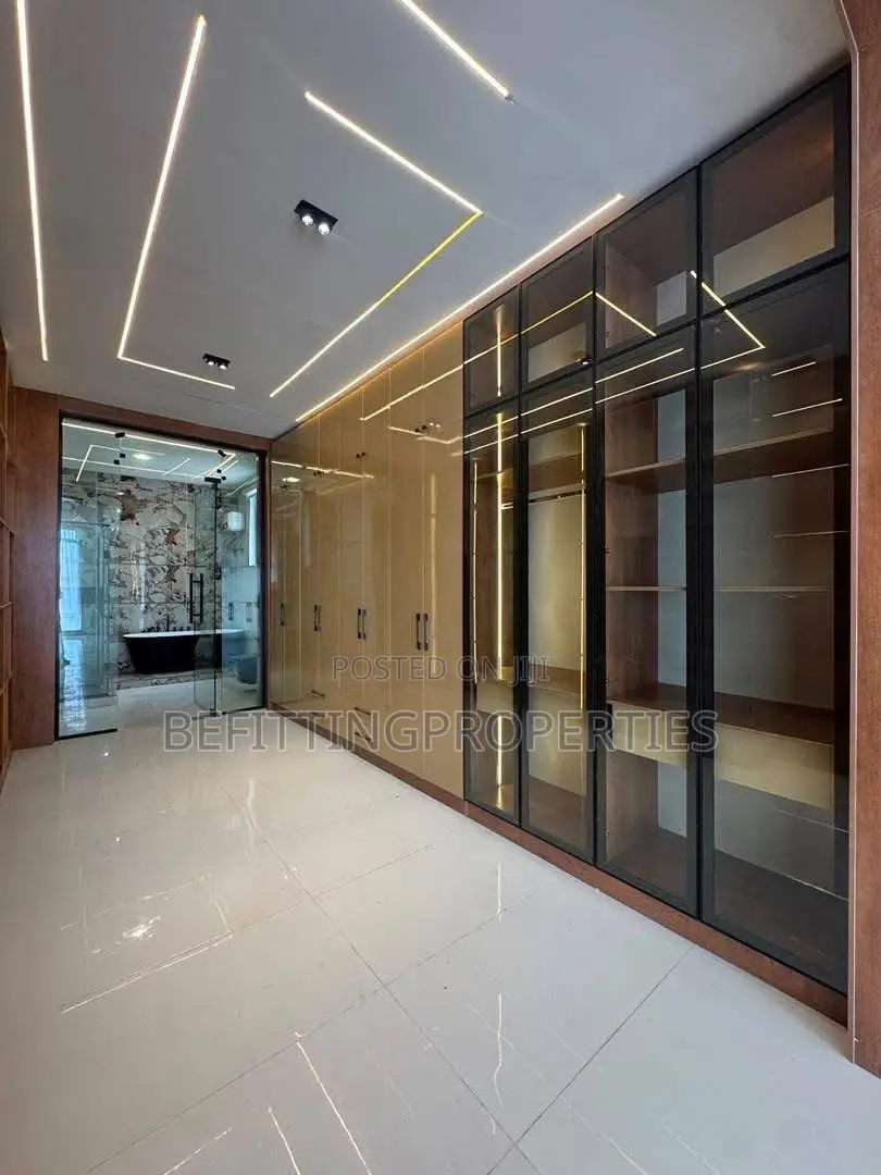 5bdrm Duplex in Chevron for sale in Chevron