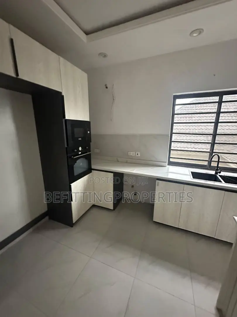 4bdrm Penthouse in Ikeja GRA for sale in Ikeja GRA