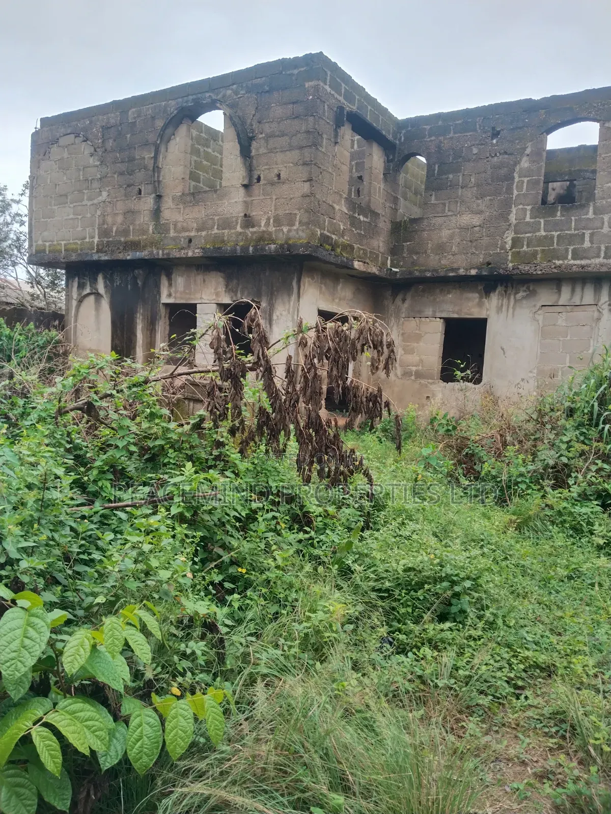 8bdrm Block of Flats in Akinbo Akute for sale in Akute Ajuwon