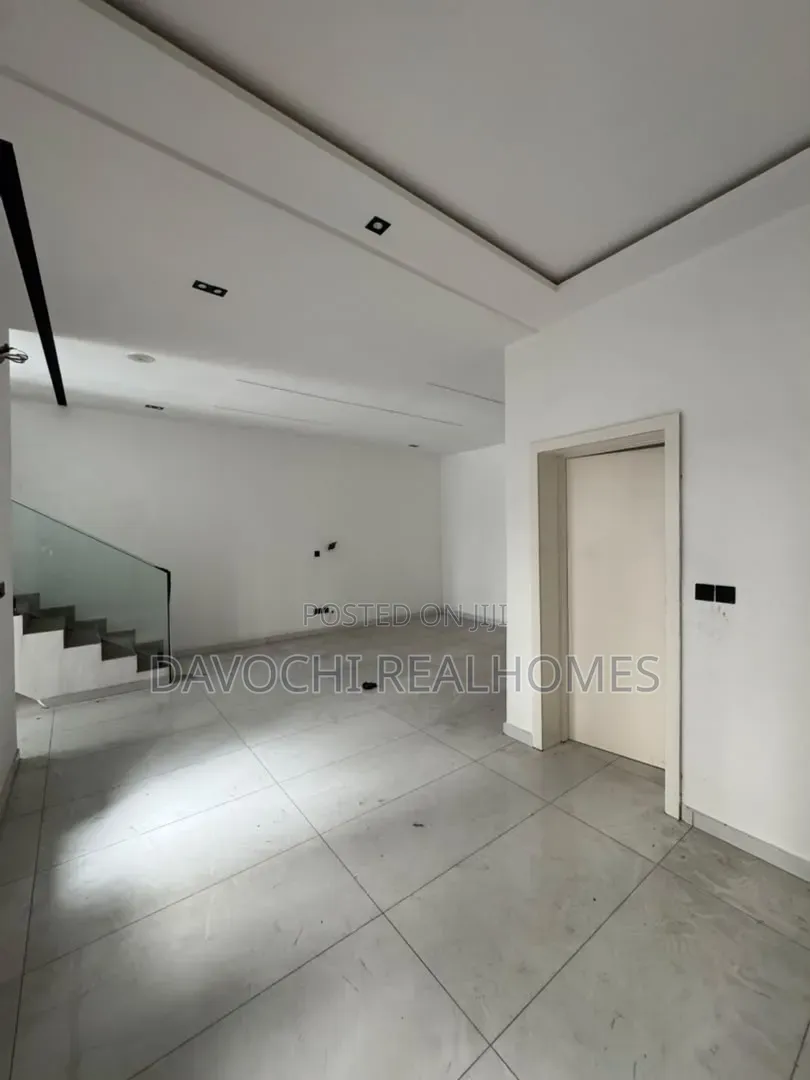 4bdrm Duplex in Lekki Phase 1 for rent in Lekki Phase 1