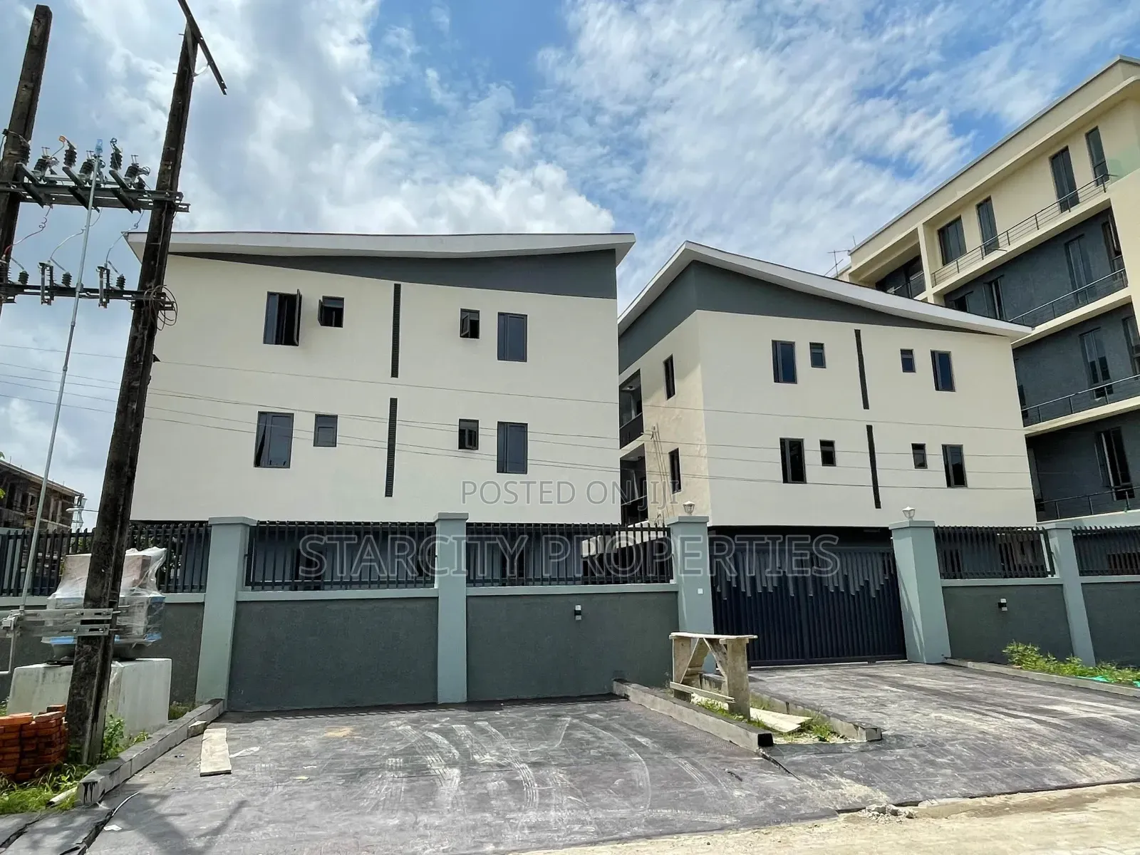 Furnished 2bdrm Duplex in Secured Estate, Lekki Phase 1 for rent in Lekki Phase 1