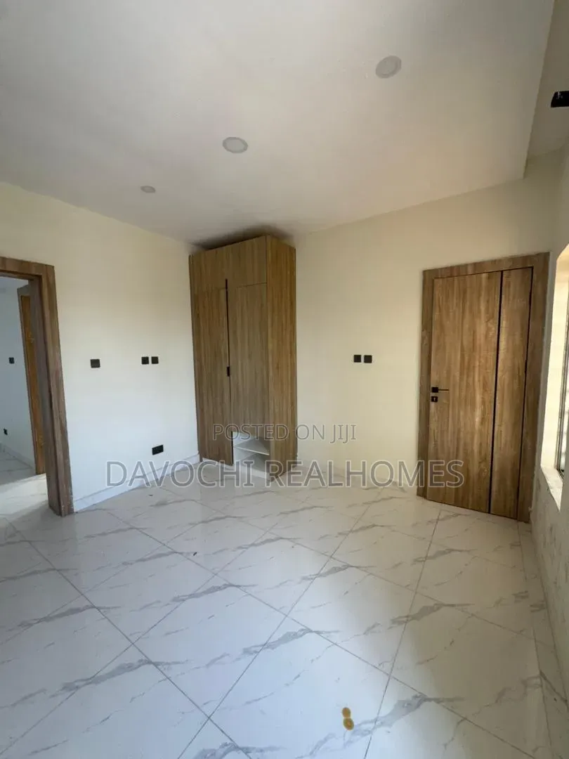2bdrm Apartment in Ogombo for rent in Ogombo