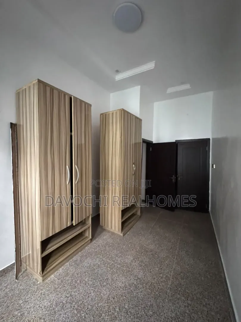 4bdrm Duplex in Chevron for rent in Chevron