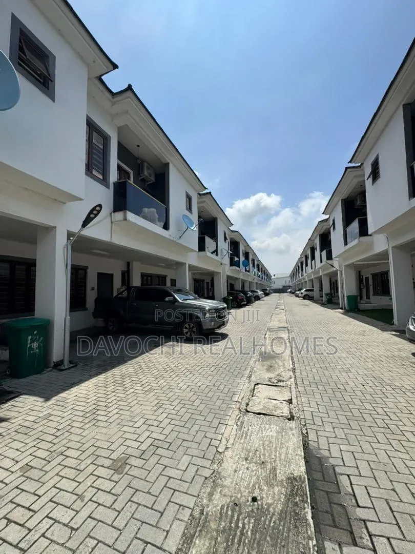 4bdrm Duplex in Chevron for rent in Chevron