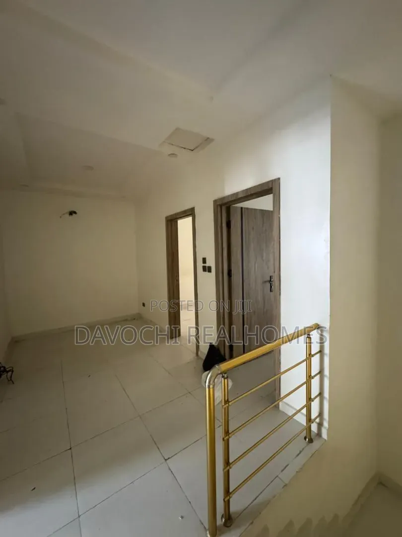 4bdrm Duplex in Chevron for rent in Chevron