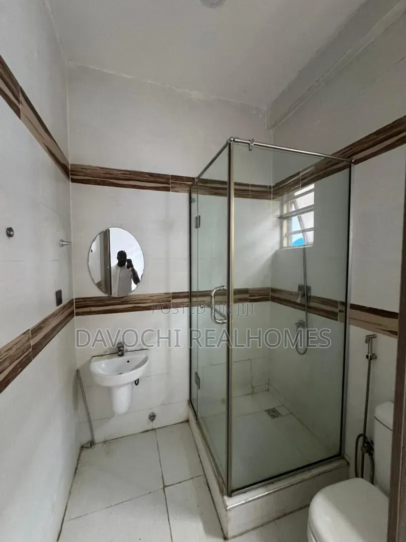 4bdrm Duplex in Chevron for rent in Chevron