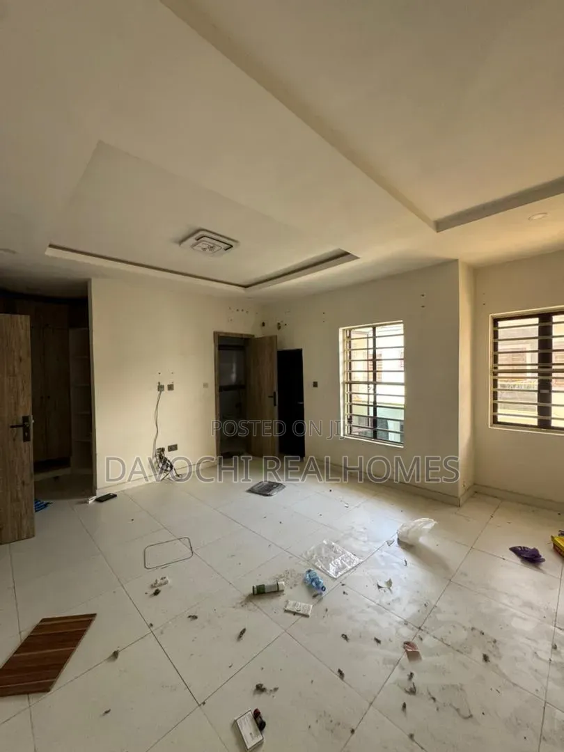4bdrm Duplex in Chevron for rent in Chevron