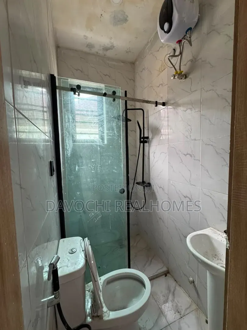 4bdrm Duplex in Chevron for rent in Chevron