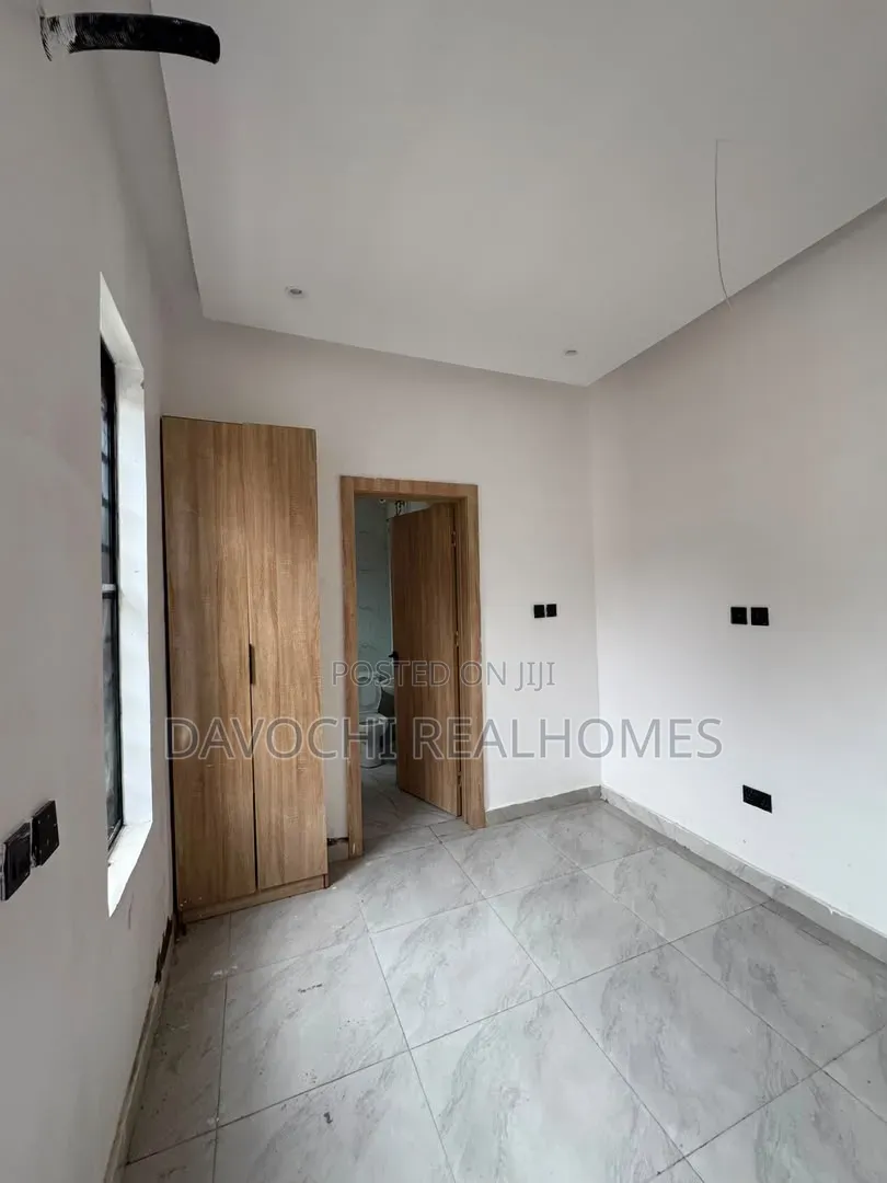4bdrm Duplex in Chevron for rent in Chevron