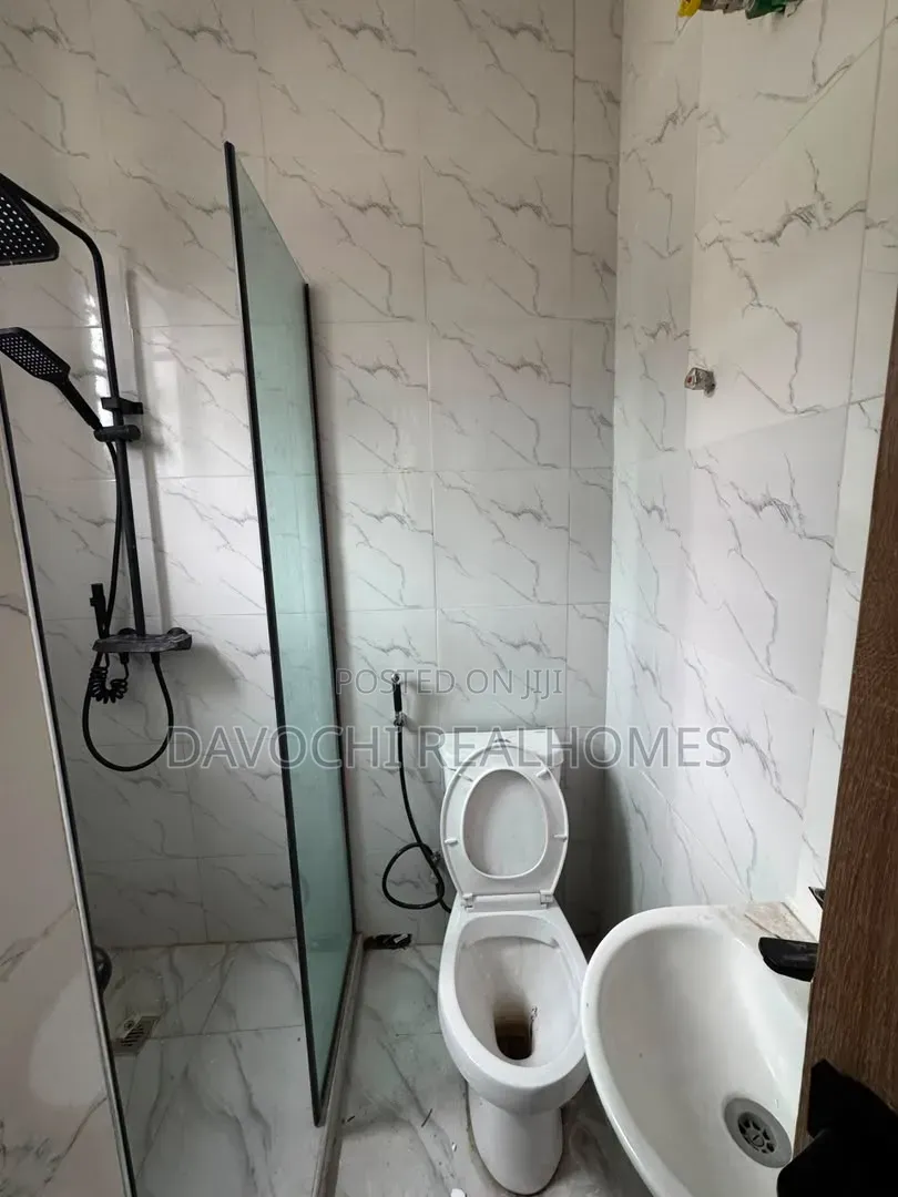 4bdrm Duplex in Chevron for rent in Chevron