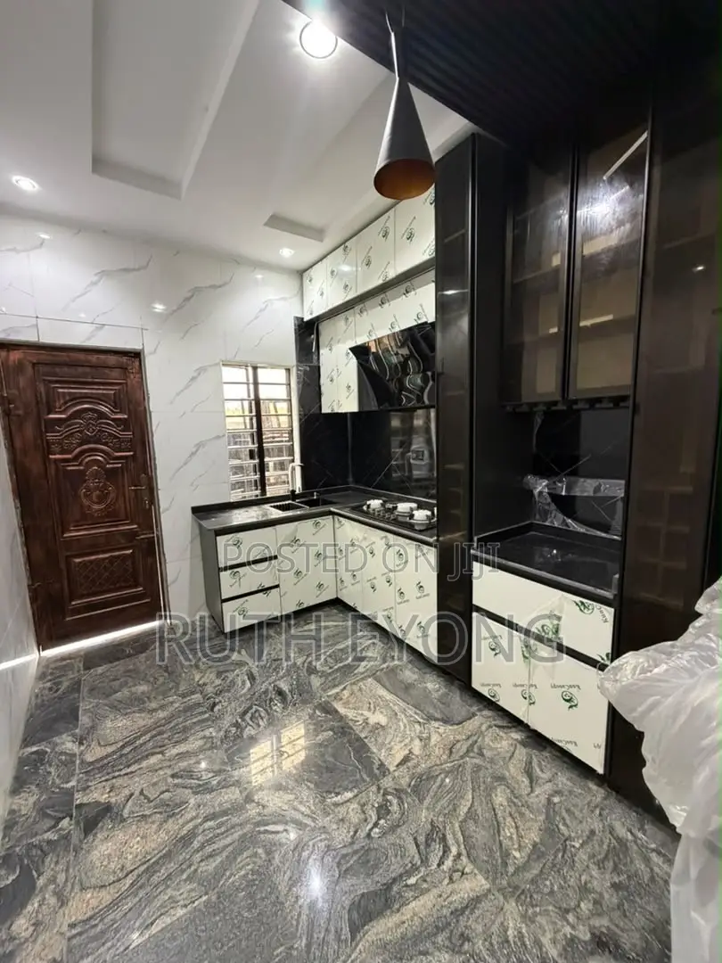 2bdrm Apartment in 𝗜𝗴𝗯𝗼 𝗘𝗳𝗼𝗻, 𝗟𝗲𝗸𝗸𝗶, Igbo-efon for rent in Igbo-efon