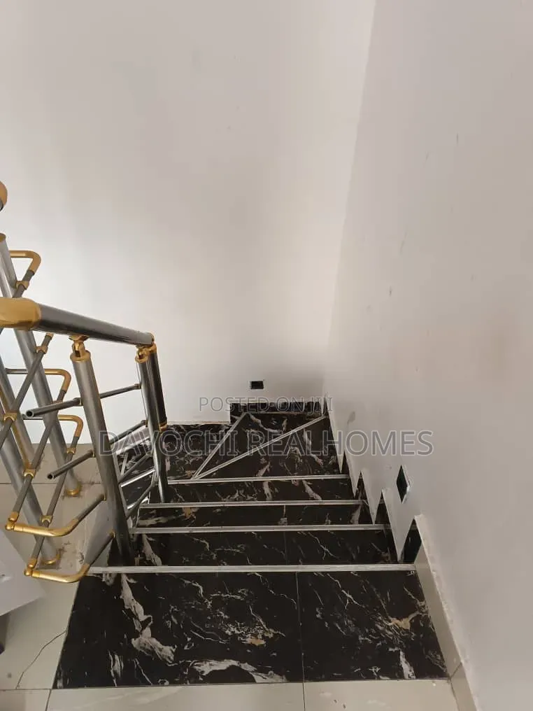 4bdrm Duplex in Ikota for rent in Ikota