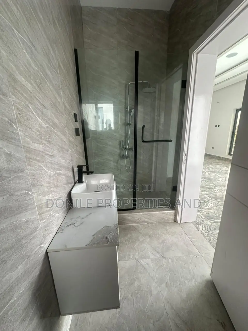 5bdrm Duplex in Rigiona View Estate, Osapa london for sale in Osapa london