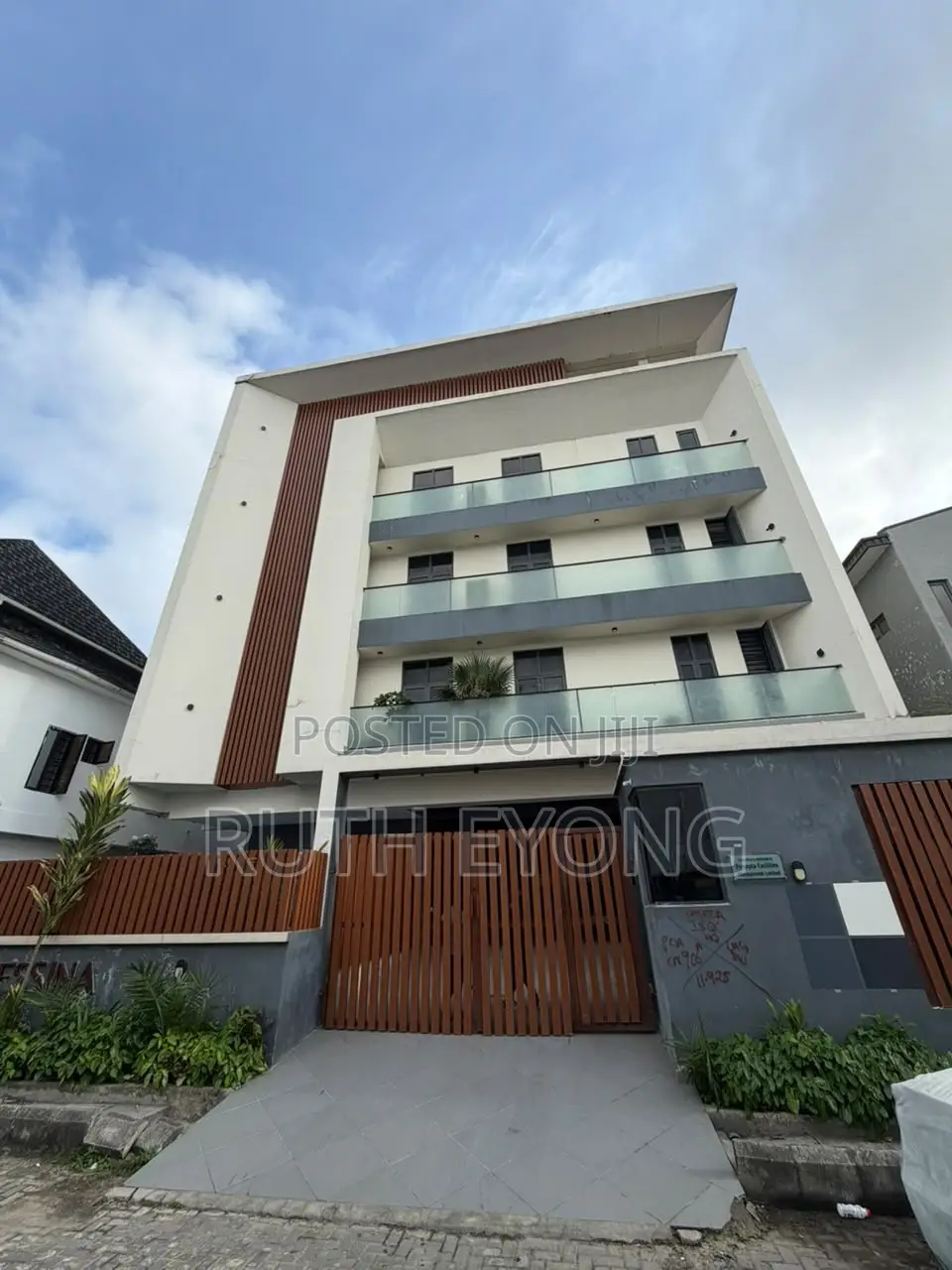 Furnished 2bdrm Apartment in 𝗜𝗸𝗮𝘁𝗲, 𝗟𝗲𝗸𝗸𝗶, Lekki Phase 1 for rent in Lekki Phase 1