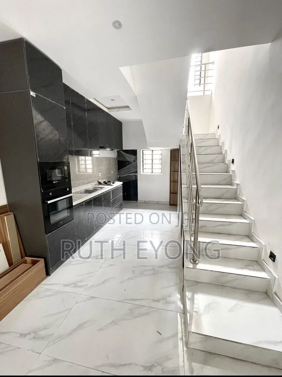 2bdrm Townhouse / Terrace in 𝗢𝗳𝗳 𝗙𝗿𝗲𝗲𝗱𝗼𝗺 𝗪𝗮𝘆,, Lekki Phase 1 for rent in Lekki Phase 1