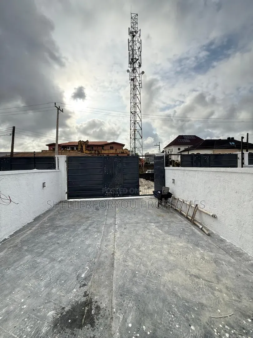 3bdrm Duplex in Sangotedo for sale in Sangotedo