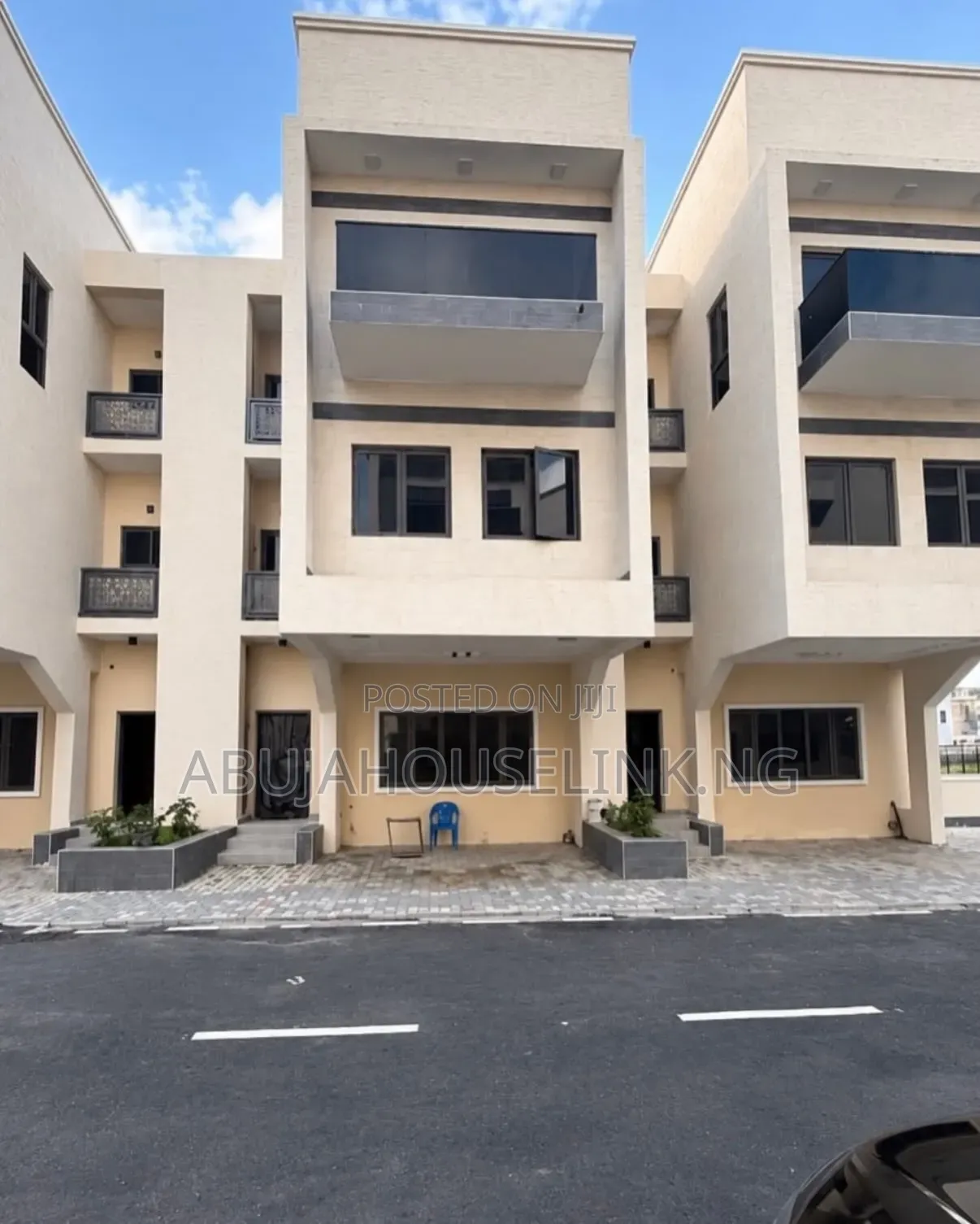 4bdrm Duplex in Guzape Main Abuja for sale in Guzape District