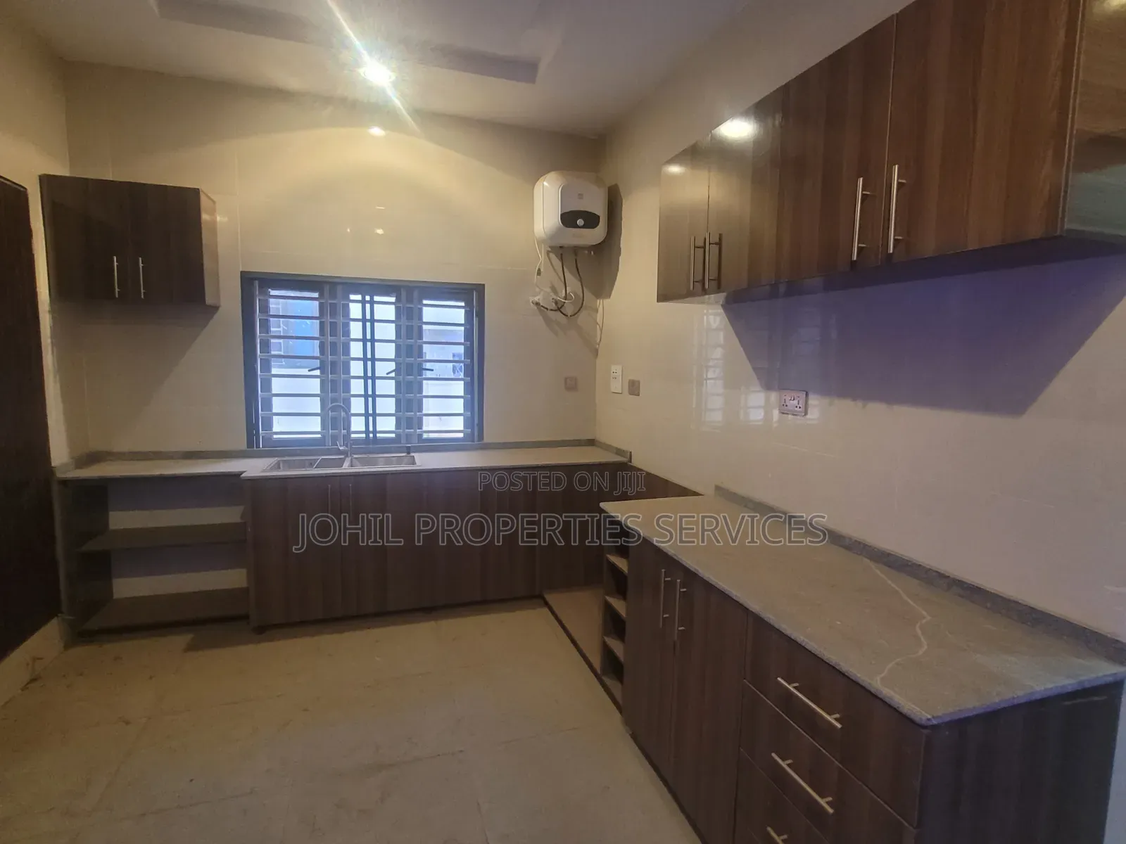 3bdrm Block of Flats in Admiralty Estate, Asokoro for rent in Asokoro