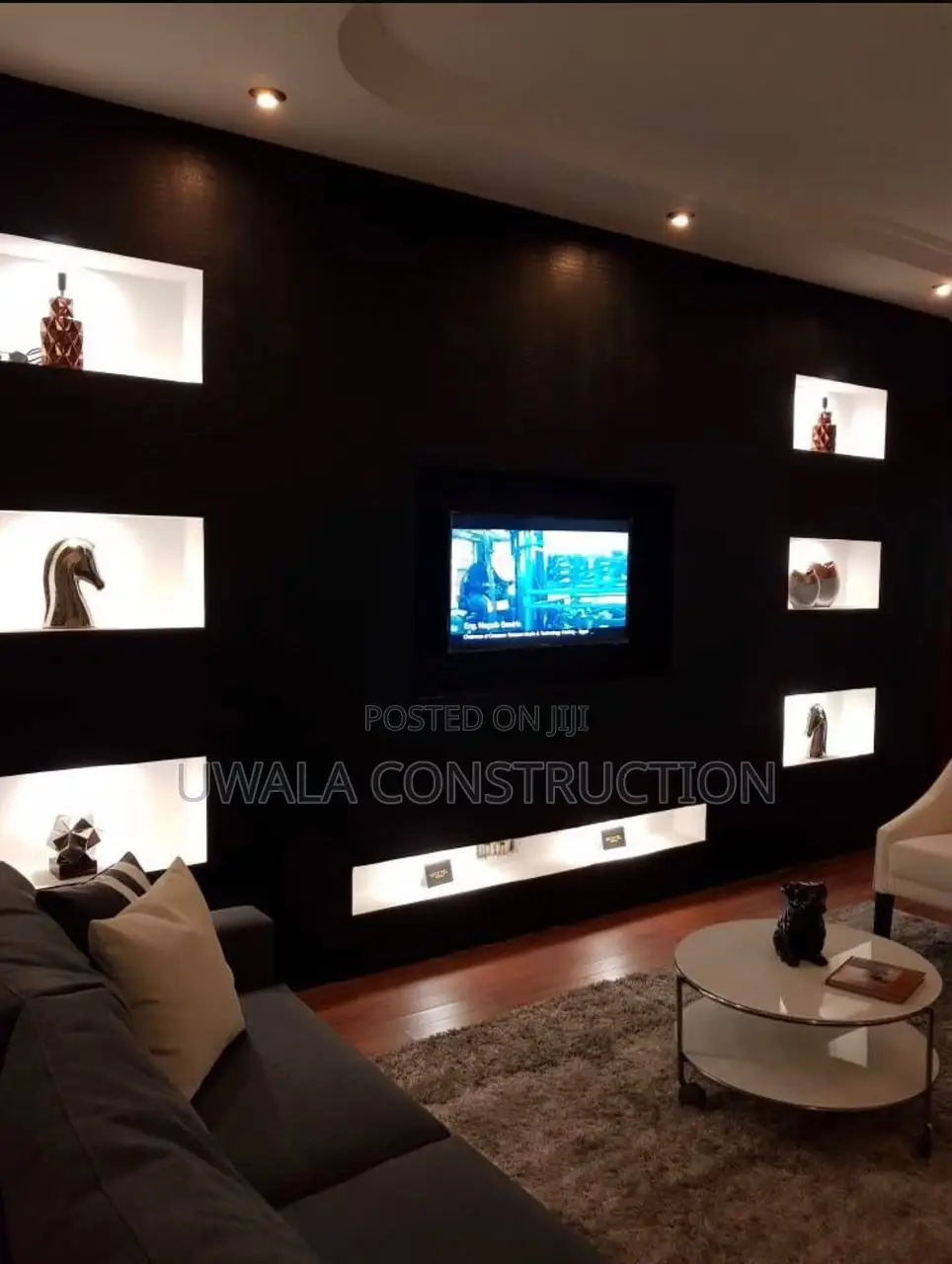 Deluxe Four-Bedroom Apartment in Gudu