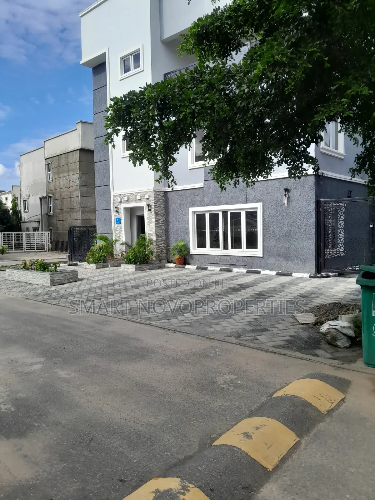 5bdrm Duplex in Brain'S And Hammer, Zone B for sale in Zone B