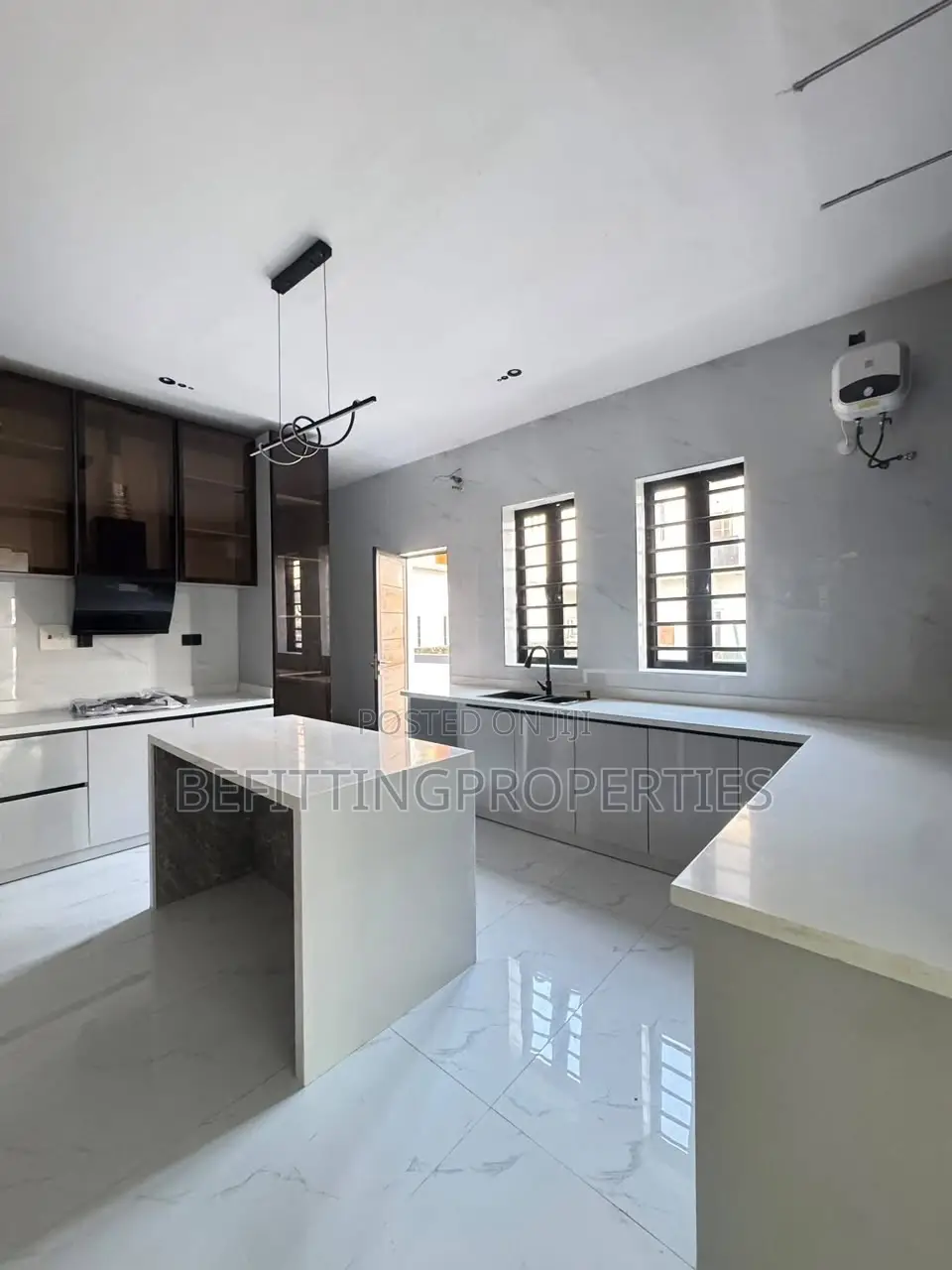 5bdrm Duplex in Ikota for sale in Ikota