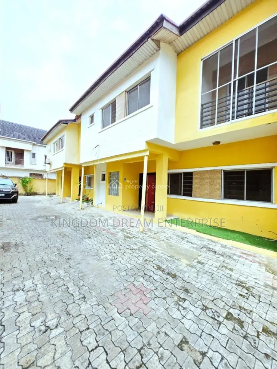 4bdrm Duplex in Osapa London Lekki for sale in Osapa london