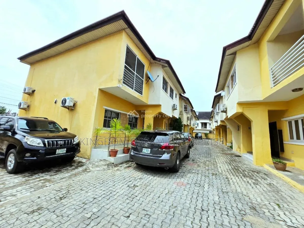 4bdrm Duplex in Osapa London Lekki for sale in Osapa london