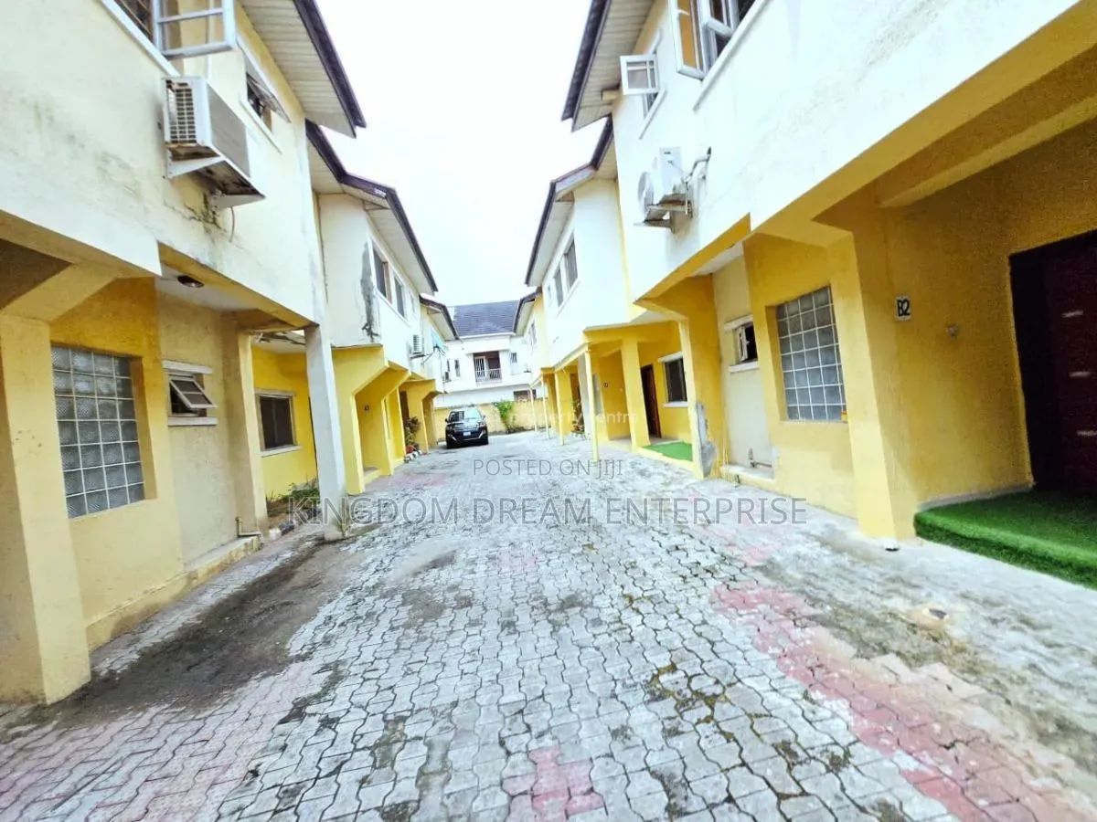 4bdrm Duplex in Osapa London Lekki for sale in Osapa london