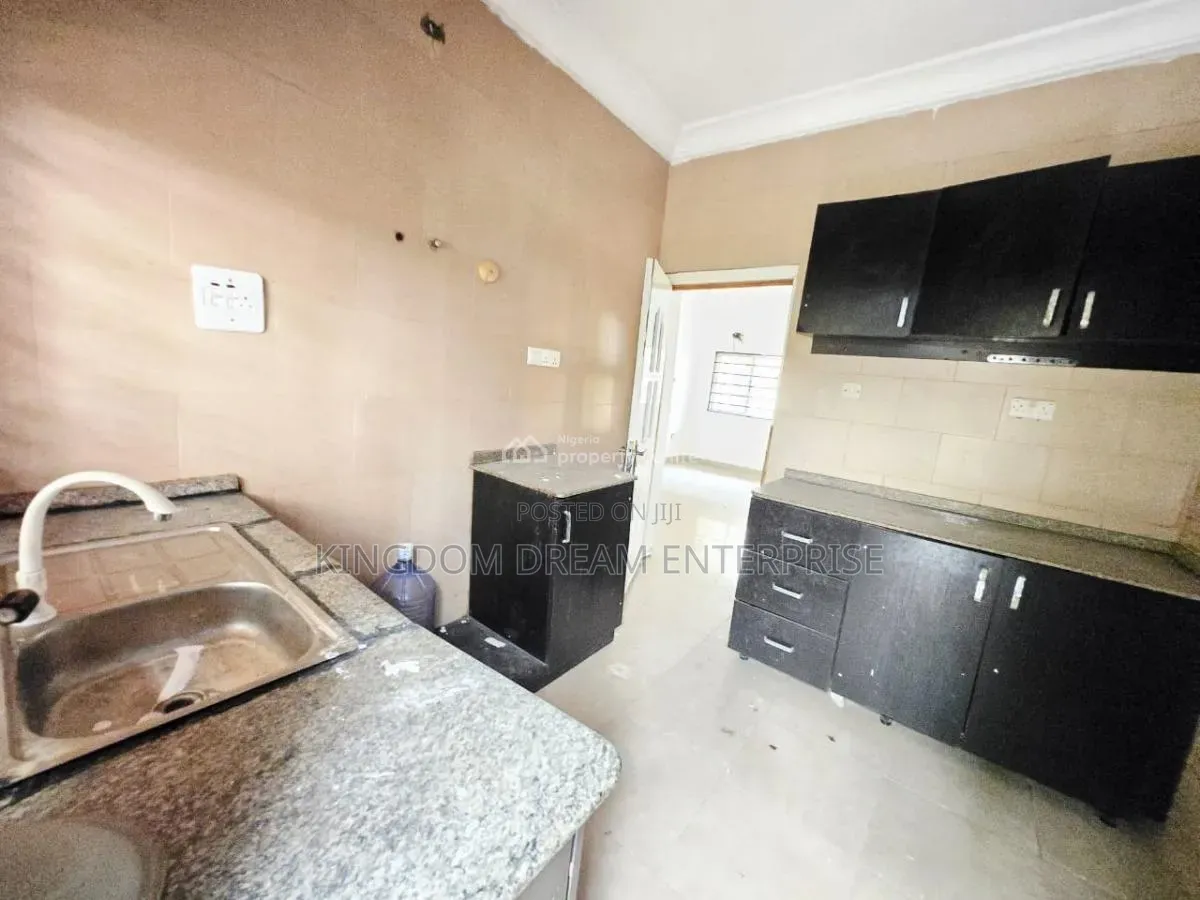 4bdrm Duplex in Osapa London Lekki for sale in Osapa london