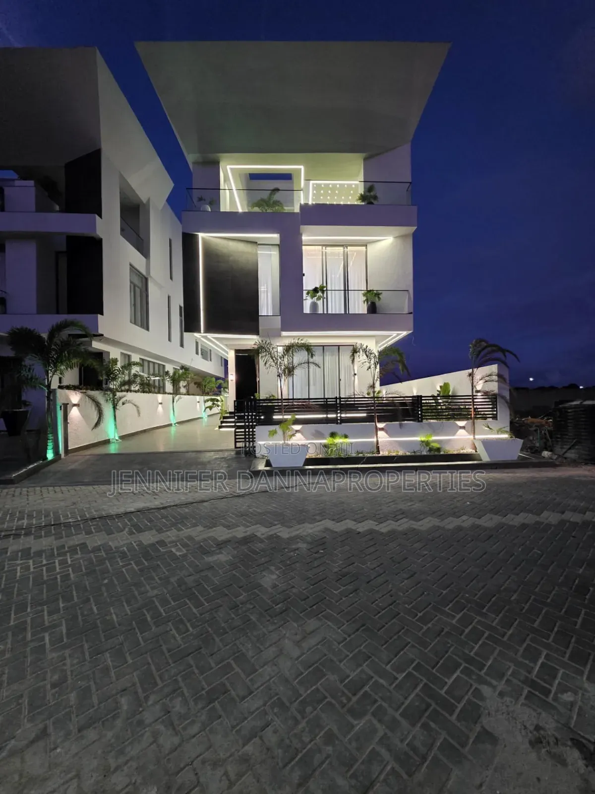 5bdrm Duplex in Osapa london for sale in Osapa london