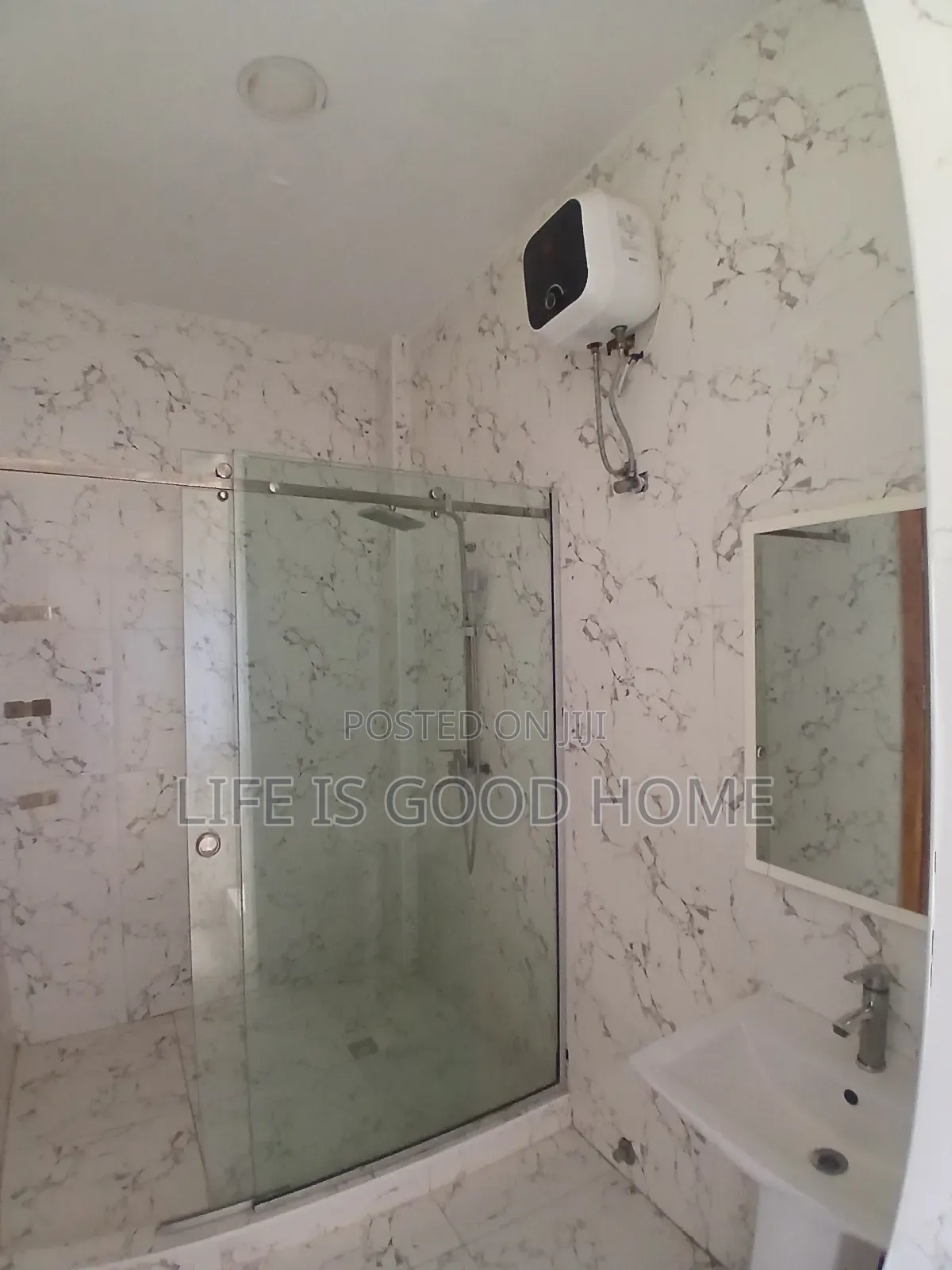 1bdrm Shared Apartment in Seaview Estate, Chevron for rent in Chevron