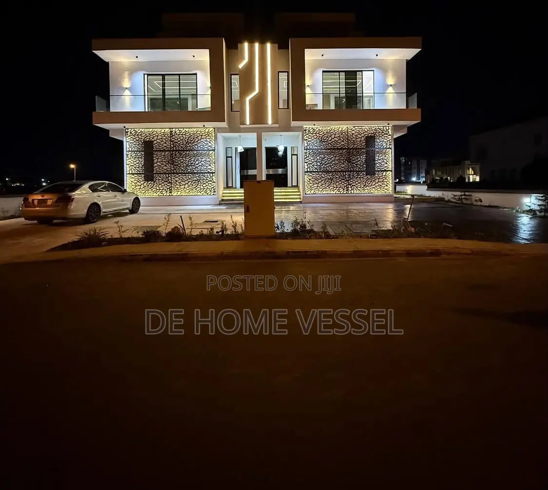 5bdrm Duplex in Ikate for sale in Ikate