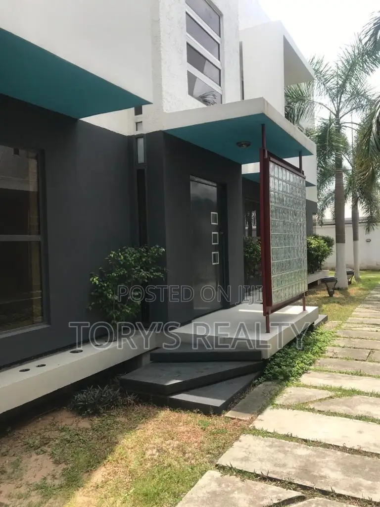 3bdrm Townhouse / Terrace in Agungi for rent in Agungi