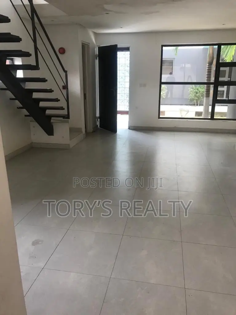 3bdrm Townhouse / Terrace in Agungi for rent in Agungi