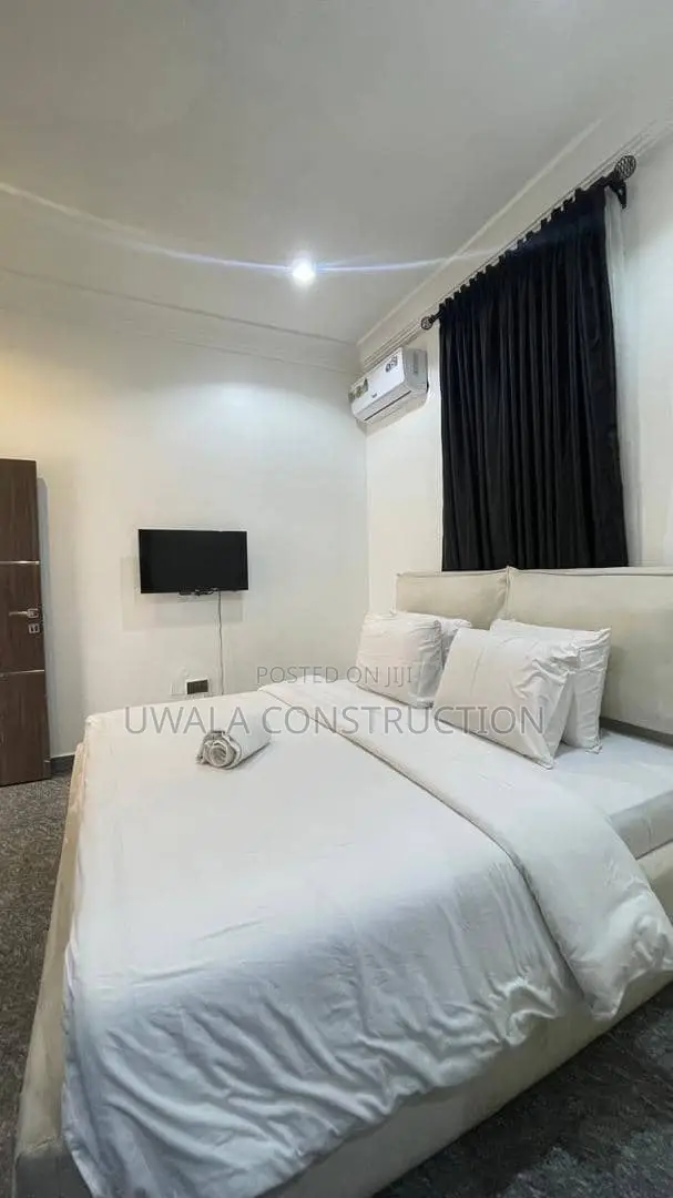 Deluxe Three-Bedroom Apartment in Guzape District