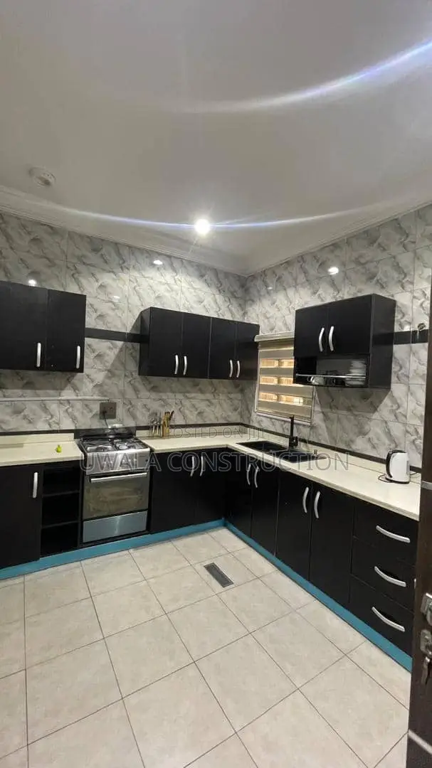 Deluxe Three-Bedroom Apartment in Guzape District